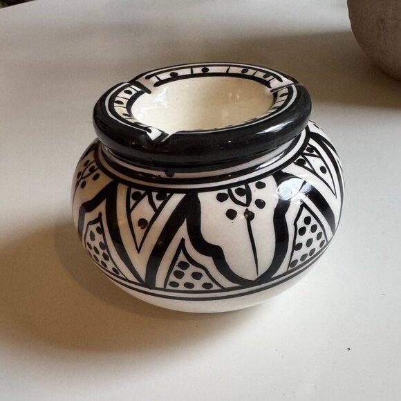 Decorative Ash Tray or Nut Shell Holder - Picture 1 of 3